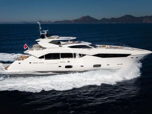 LADY VOLANTIS - Sunseeker 115 Sports Yacht - 5 Cabins - Cannes - Monaco - St Tropez - French Riviera LADY VOLANTIS - Sunseeker 115 Sports Yacht - 5 Cabins - Cannes - Monaco - St Tropez - French Riviera