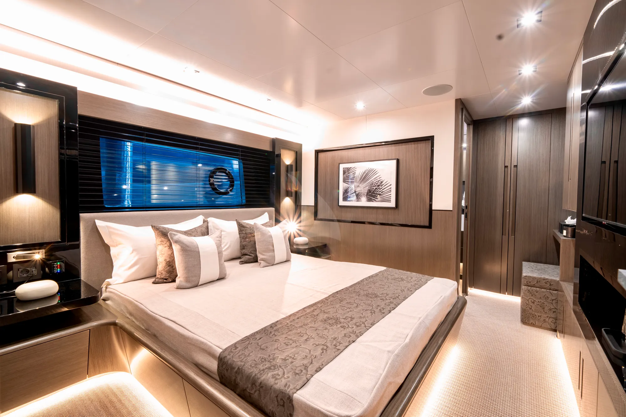 Charter Yacht LADY B II - Pearl 95 - 5 Cabins - Portals - Mallorca - Palma - Ibiza - Balearic Islands - Spain