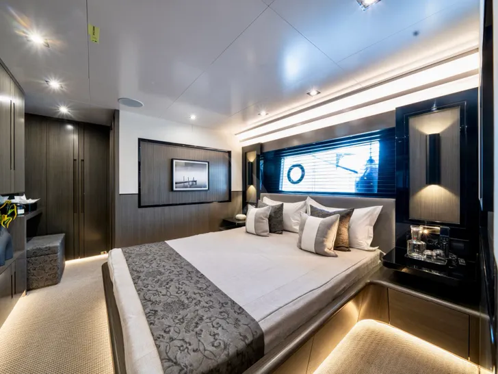 LADY B II Pearl 95 - VIP cabin 2 LADY B II Pearl 95 - VIP cabin 2