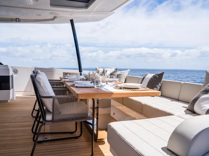 LADY B II Pearl 95 - aft deck alfresco dining area LADY B II Pearl 95 - aft deck alfresco dining area