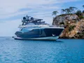 LADY B II Pearl 95 - anchored bow view LADY B II Pearl 95 - anchored bow view