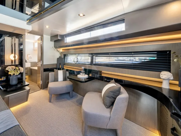 LADY B II Pearl 95 - master cabin lounge LADY B II Pearl 95 - master cabin lounge