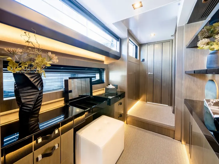 LADY B II Pearl 95 - master cabin study and vanity area LADY B II Pearl 95 - master cabin study and vanity area