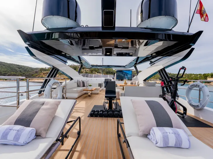 LADY B II Pearl 95 - sundeck LADY B II Pearl 95 - sundeck