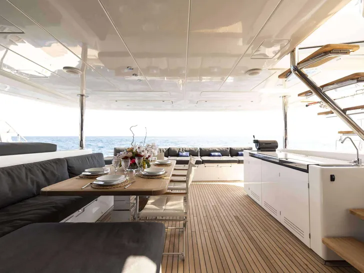 LADY C Lagoon 630 - aft deck alfresco dining area LADY C Lagoon 630 - aft deck alfresco dining area