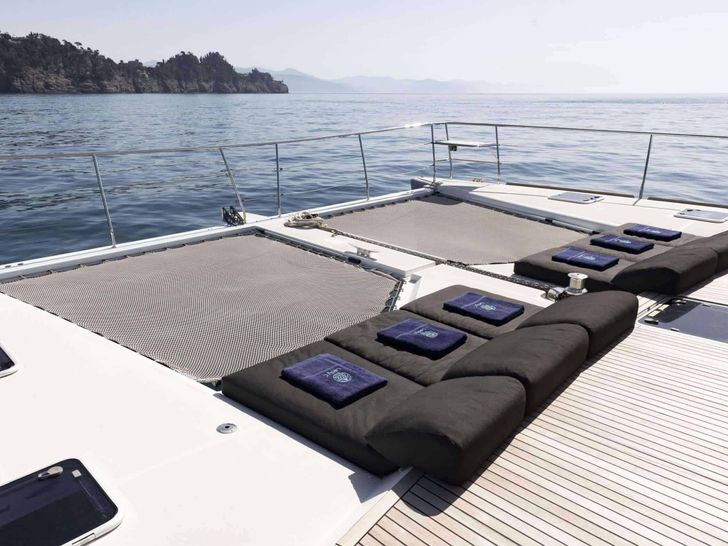 LADY C Lagoon 630 - foredeck LADY C Lagoon 630 - foredeck