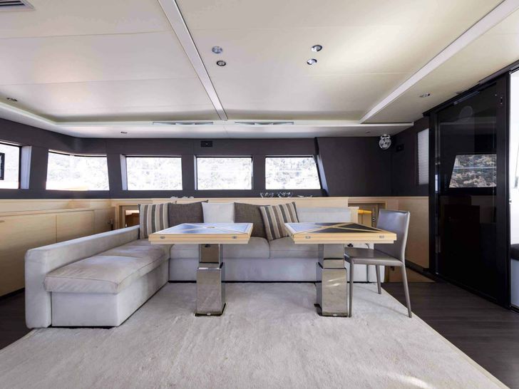 LADY C Lagoon 630 - indoor dining area LADY C Lagoon 630 - indoor dining area