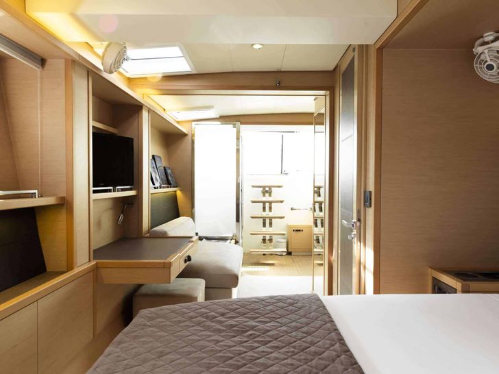 LADY C Lagoon 630 - master cabin vanity and seating area LADY C Lagoon 630 - master cabin vanity and seating area
