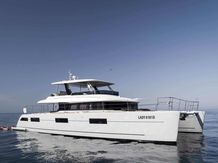 LADY C Lagoon 630 - side hull LADY C Lagoon 630 - side hull