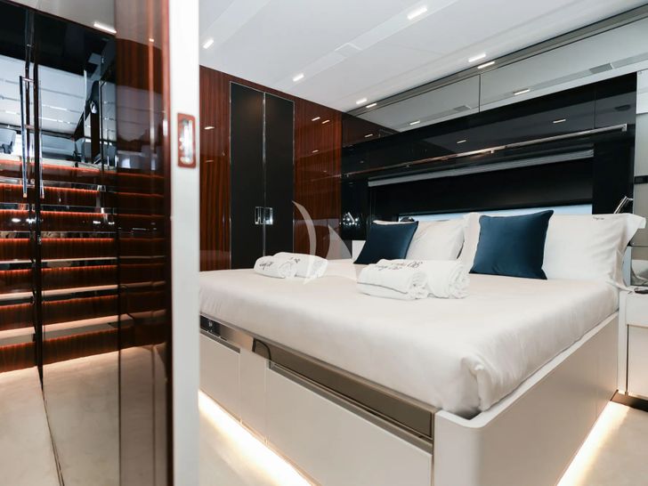 LADY DB Riva 88 Folgore - VIP cabin 2 LADY DB Riva 88 Folgore - VIP cabin 2