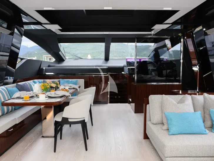 LADY DB Riva 88 Folgore - saloon seating and dining area LADY DB Riva 88 Folgore - saloon seating and dining area