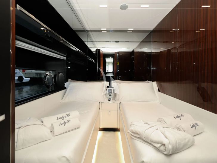 LADY DB Riva 88 Folgore - twin cabin LADY DB Riva 88 Folgore - twin cabin