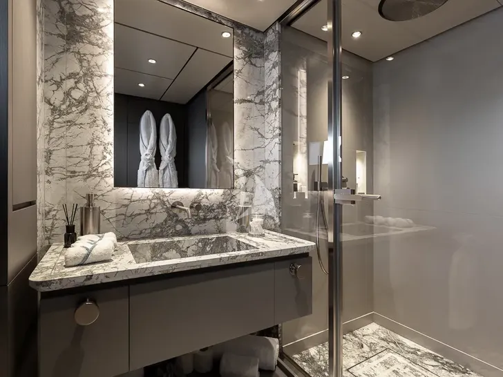 LADY DIA Ferretti Custom Line 140 - VIP cabin 1 bathroom LADY DIA Ferretti Custom Line 140 - VIP cabin 1 bathroom