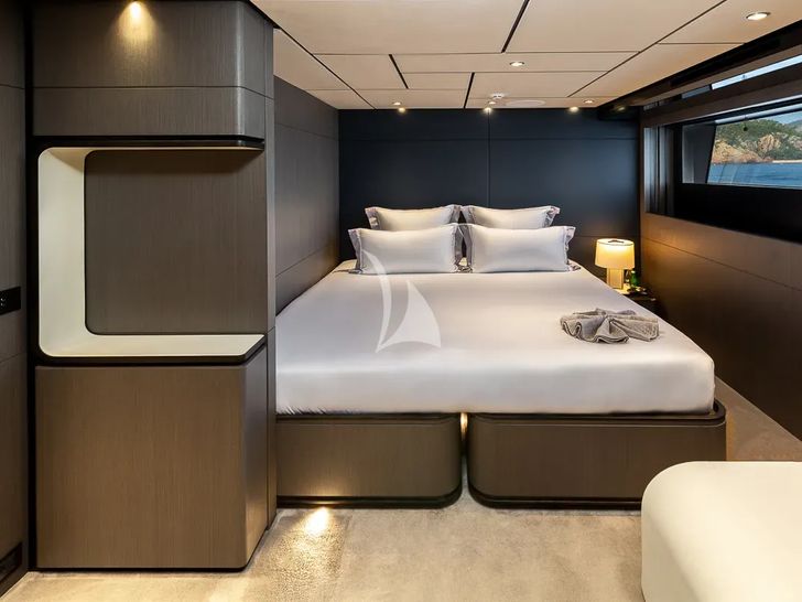 LADY DIA Ferretti Custom Line 140 - VIP cabin 1 LADY DIA Ferretti Custom Line 140 - VIP cabin 1