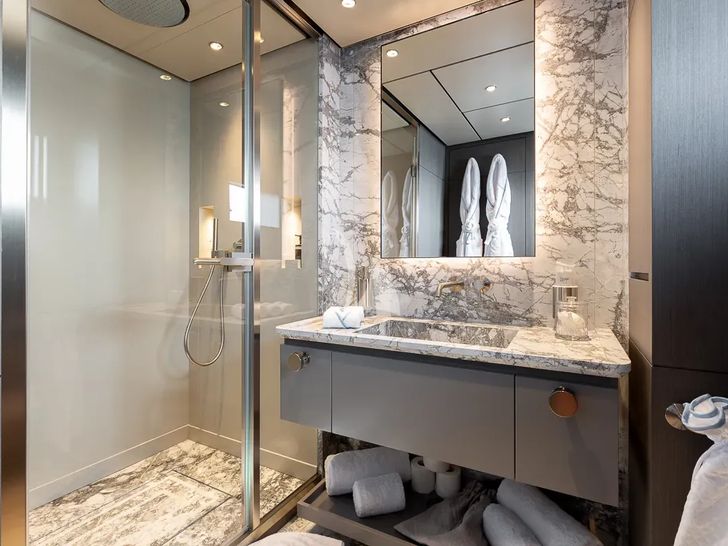 LADY DIA Ferretti Custom Line 140 - VIP cabin 2 bathroom LADY DIA Ferretti Custom Line 140 - VIP cabin 2 bathroom