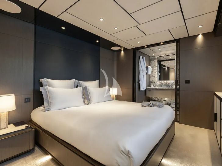 LADY DIA Ferretti Custom Line 140 - VIP cabin 3 LADY DIA Ferretti Custom Line 140 - VIP cabin 3