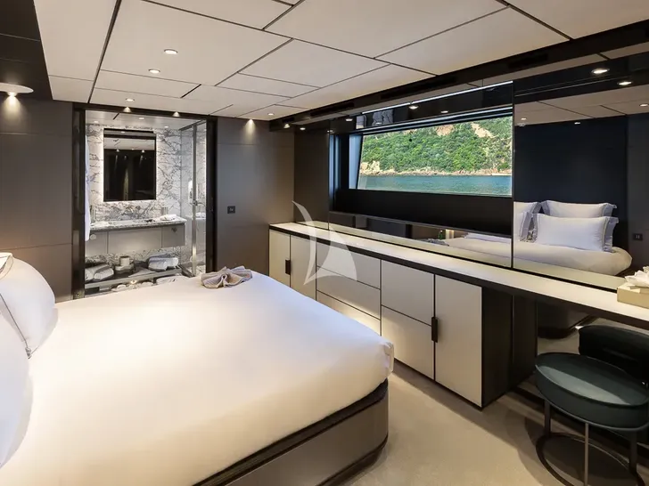 LADY DIA Ferretti Custom Line 140 - VIP cabin 4 LADY DIA Ferretti Custom Line 140 - VIP cabin 4