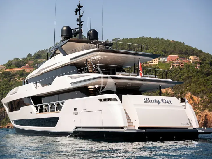 LADY DIA Ferretti Custom Line 140 - aft shot LADY DIA Ferretti Custom Line 140 - aft shot