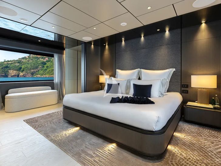 LADY DIA Ferretti Custom Line 140 - master cabin LADY DIA Ferretti Custom Line 140 - master cabin