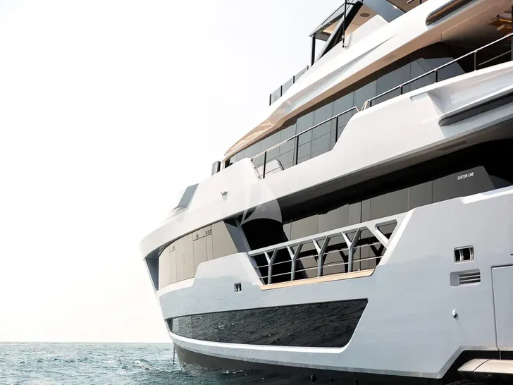 LADY DIA Ferretti Custom Line 140 - side hull LADY DIA Ferretti Custom Line 140 - side hull