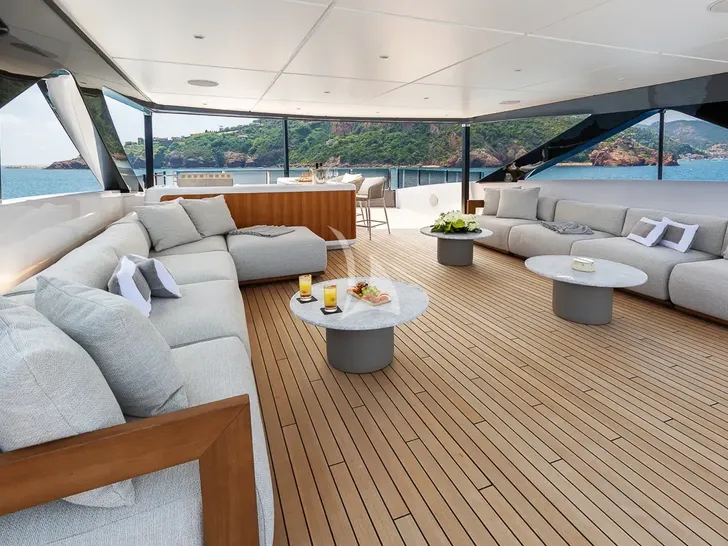 LADY DIA Ferretti Custom Line 140 - sun deck lounge LADY DIA Ferretti Custom Line 140 - sun deck lounge