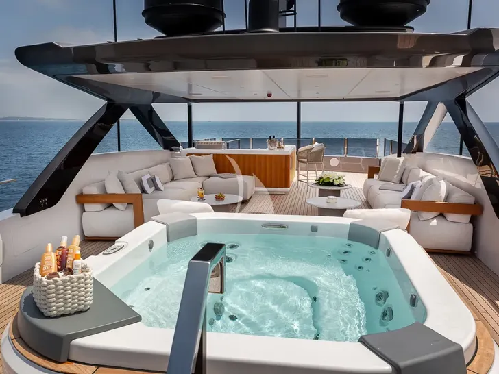 LADY DIA Ferretti Custom Line 140 - sun deck with a jacuzzi LADY DIA Ferretti Custom Line 140 - sun deck with a jacuzzi