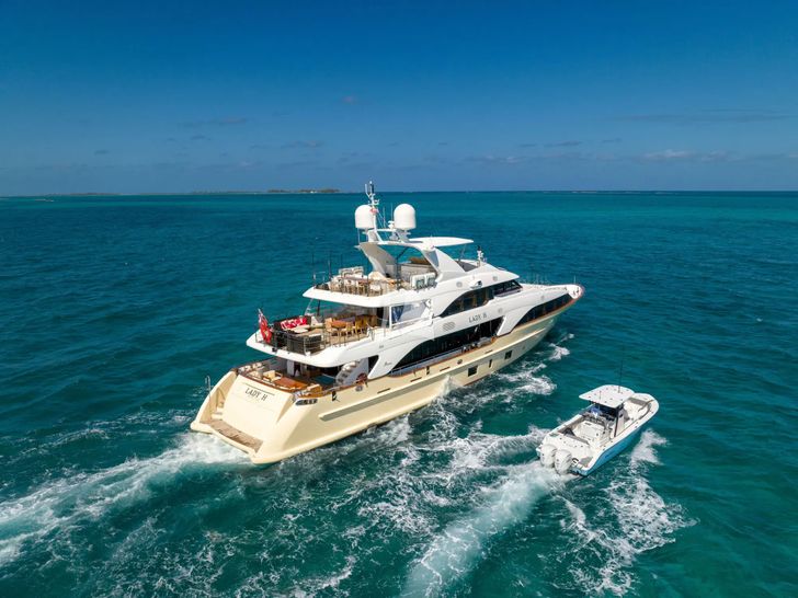 LADY H Benetti Classic 121 - cruising aft view LADY H Benetti Classic 121 - cruising aft view
