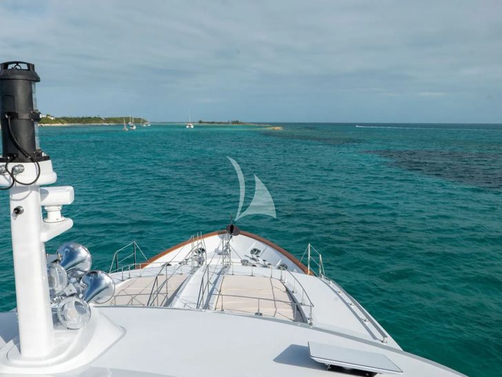 LADY H Benetti Classic 121 - foredeck LADY H Benetti Classic 121 - foredeck