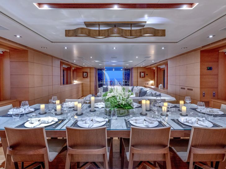 LADY H Benetti Classic 121 - main dining set up LADY H Benetti Classic 121 - main dining set up