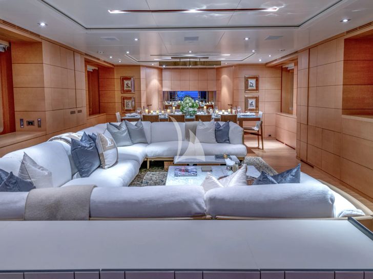 LADY H Benetti Classic 121 - main saloon seating LADY H Benetti Classic 121 - main saloon seating