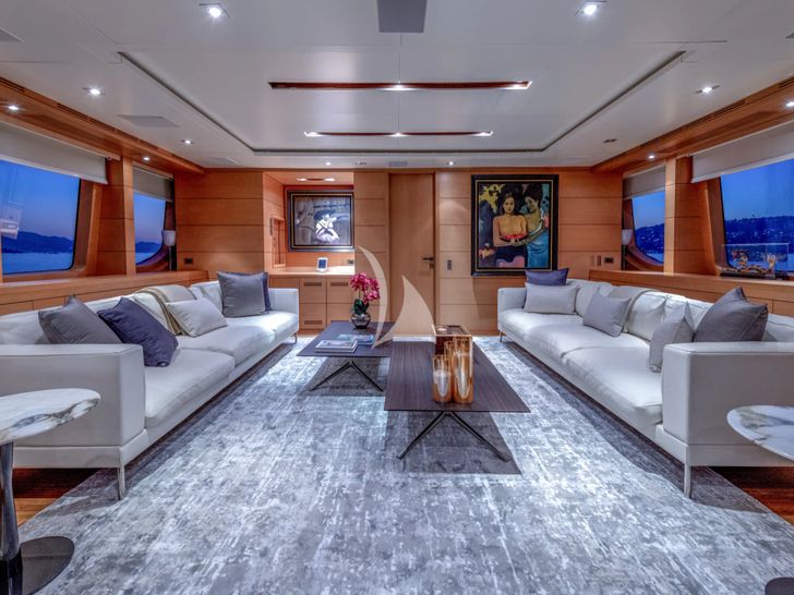 LADY H Benetti Classic 121 - sky lounge LADY H Benetti Classic 121 - sky lounge