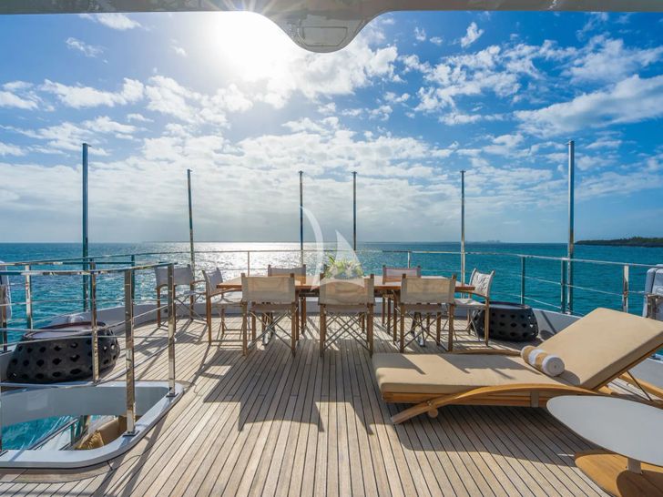 LADY H Benetti Classic 121 - sun deck dining area LADY H Benetti Classic 121 - sun deck dining area