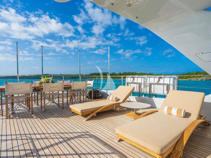 LADY H Benetti Classic 121 - sun deck sun beds LADY H Benetti Classic 121 - sun deck sun beds