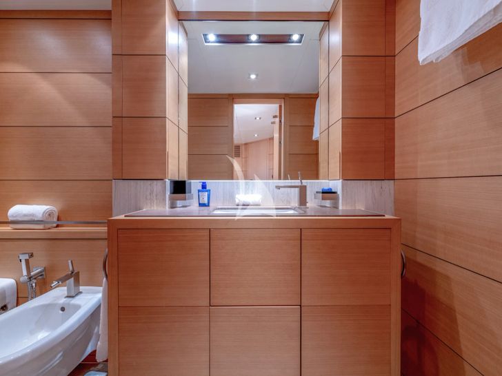 LADY H Benetti Classic 121 - twin cabin bathroom LADY H Benetti Classic 121 - twin cabin bathroom