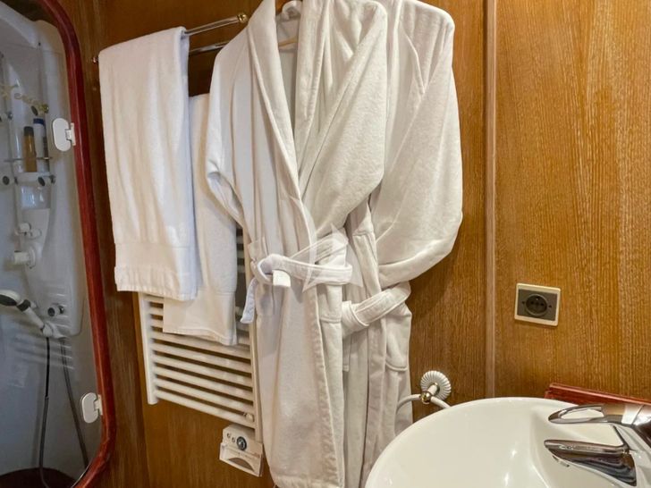 LADY JERSEY Abeking and Rasmussen 36m - VIP cabin 4 bathroom LADY JERSEY Abeking and Rasmussen 36m - VIP cabin 4 bathroom