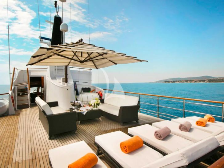 LADY JERSEY Abeking and Rasmussen 36m - sun deck sun beds LADY JERSEY Abeking and Rasmussen 36m - sun deck sun beds