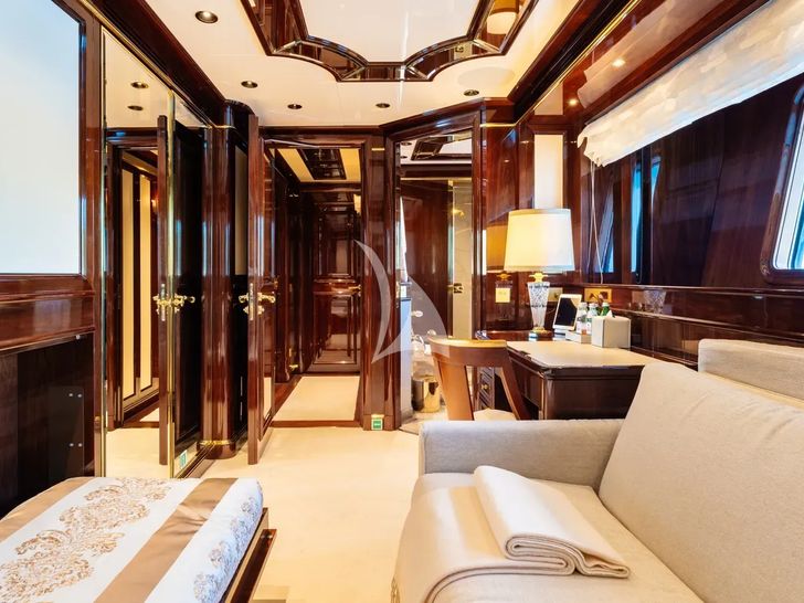 LADY LENA Sanlorenzo 52 - VIP cabin 2 lounge and office LADY LENA Sanlorenzo 52 - VIP cabin 2 lounge and office
