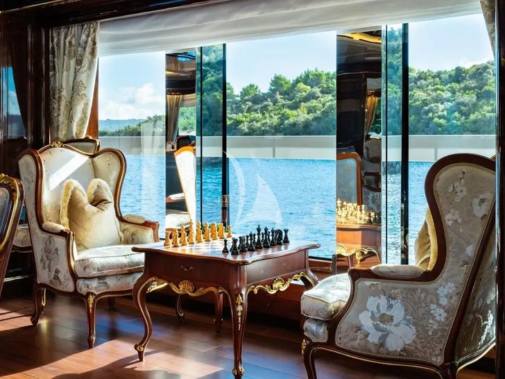 LADY LENA Sanlorenzo 52 - chess game LADY LENA Sanlorenzo 52 - chess game