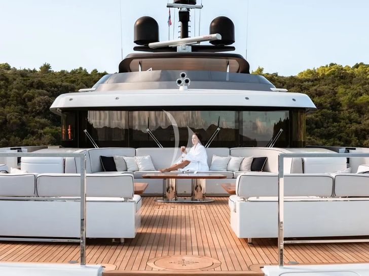 LADY LENA Sanlorenzo 52 - foredeck lounge LADY LENA Sanlorenzo 52 - foredeck lounge