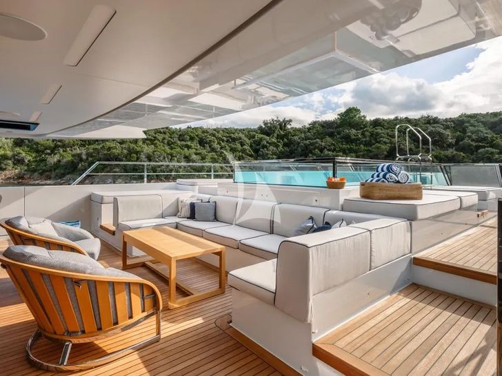 LADY LENA Sanlorenzo 52 - main aft deck lounge and infinity pool LADY LENA Sanlorenzo 52 - main aft deck lounge and infinity pool