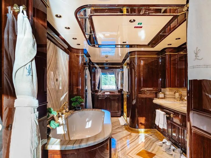 LADY LENA Sanlorenzo 52 - master cabin bathroom LADY LENA Sanlorenzo 52 - master cabin bathroom