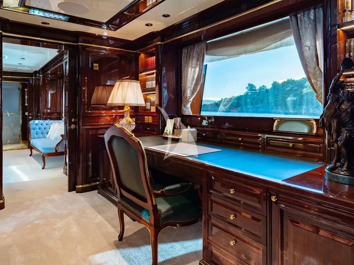 LADY LENA Sanlorenzo 52 - master cabin office LADY LENA Sanlorenzo 52 - master cabin office