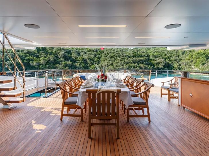 LADY LENA Sanlorenzo 52 - sky deck alfresco dining area LADY LENA Sanlorenzo 52 - sky deck alfresco dining area