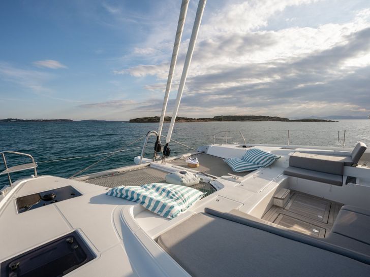 LADY M Lagoon 60 - foredeck LADY M Lagoon 60 - foredeck