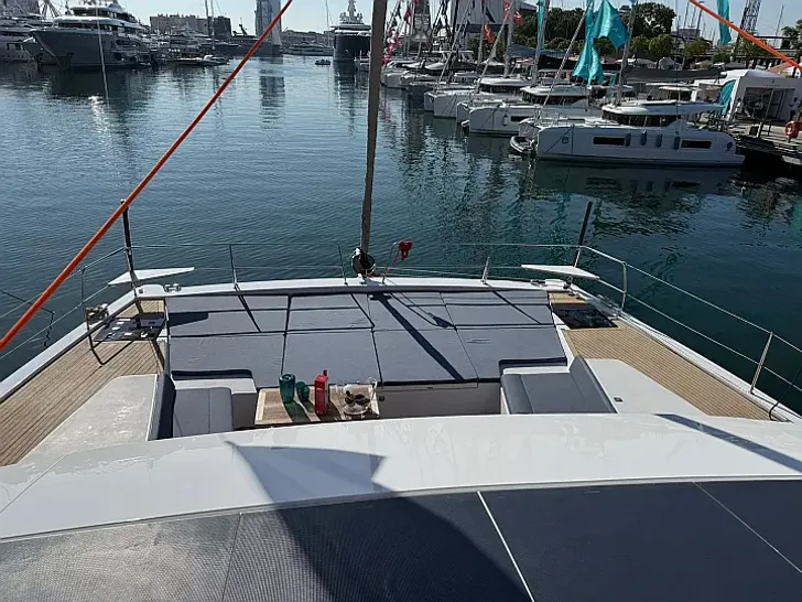 LADY M Bali 5.2 - foredeck LADY M Bali 5.2 - foredeck