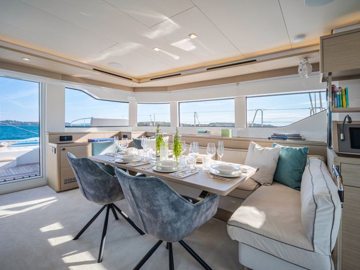 LADY M Lagoon 60 - indoor dining area LADY M Lagoon 60 - indoor dining area