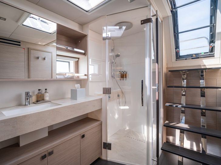 LADY M Lagoon 60 - master cabin bathroom LADY M Lagoon 60 - master cabin bathroom