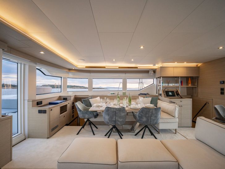 LADY M Lagoon 60 - saloon lounge and dining area LADY M Lagoon 60 - saloon lounge and dining area