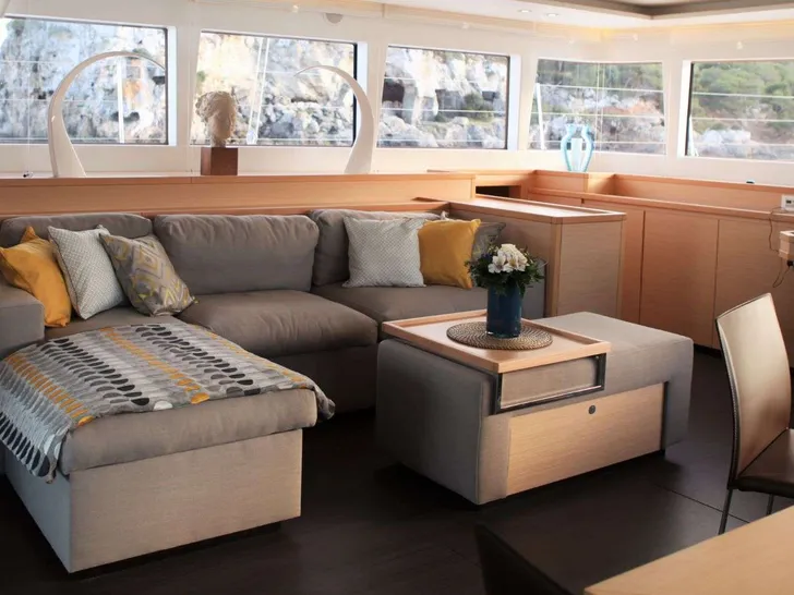 LADY M Lagoon 620 - saloon lounge LADY M Lagoon 620 - saloon lounge