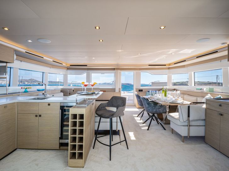 LADY M Lagoon 60 - saloon LADY M Lagoon 60 - saloon